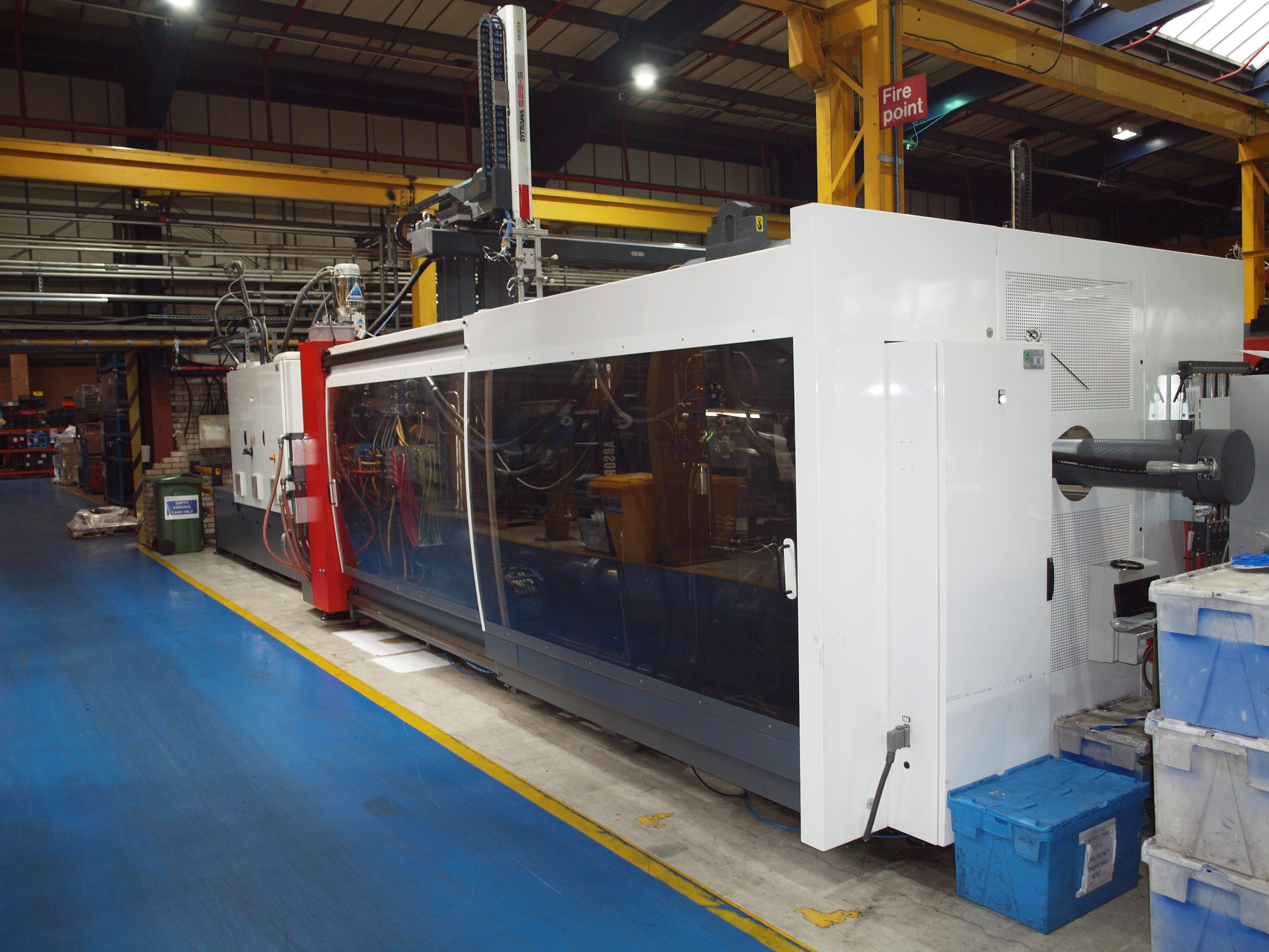 1100t Negri Bossi Injection Moulding machine equipped with a Sytrama cartesian robot